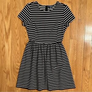 PETER SOM Striped Fit & Flare Casual Dress Sz M Black & White Jersey Stretch